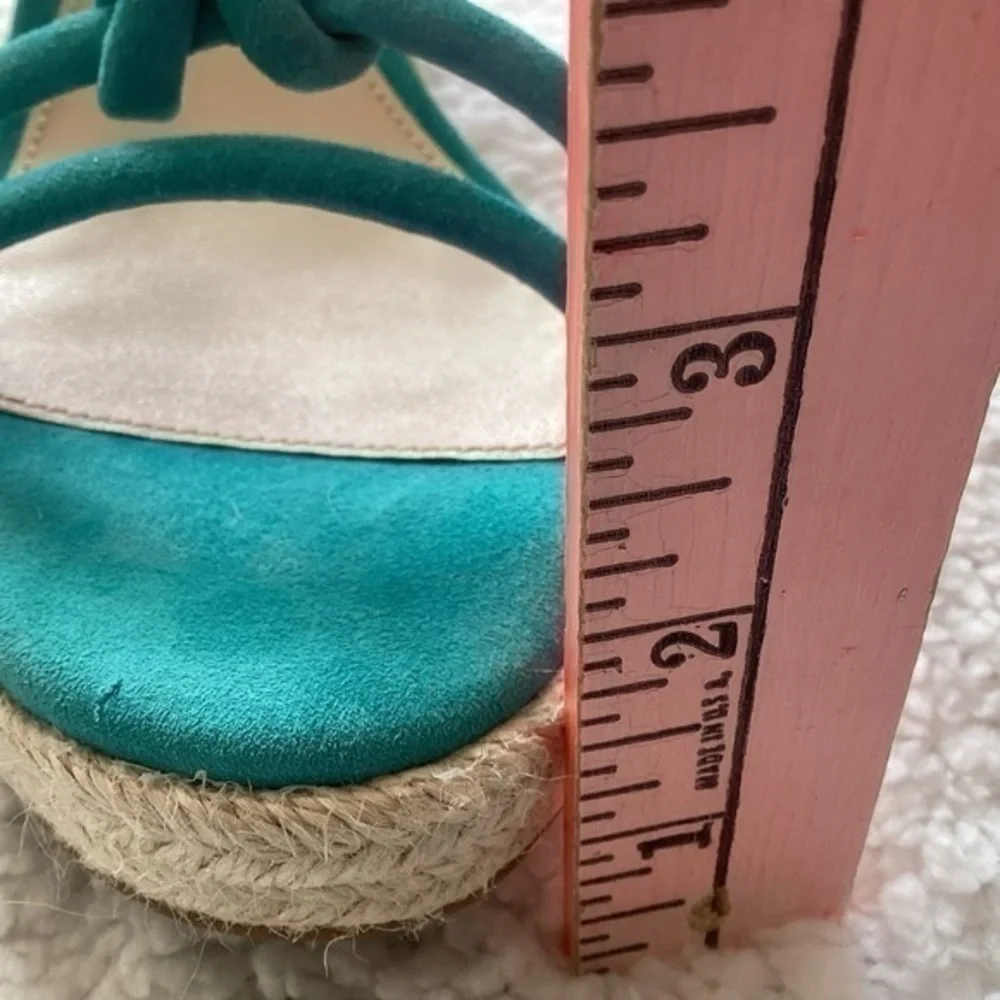 NWB PELLE MODA Size 8 Med Wedges